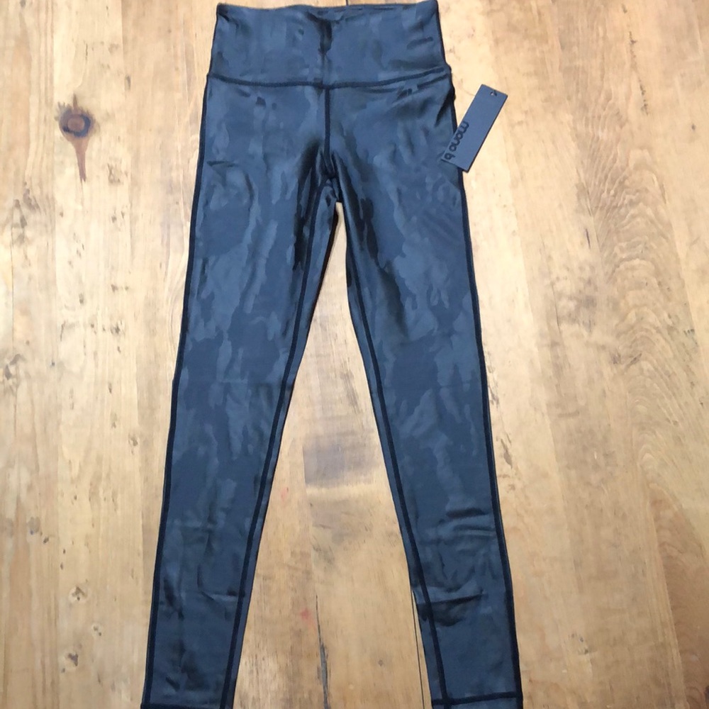 NWT Mono b camo leggings